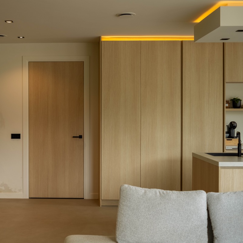 Interieur verbouwing Sleeuwijk - eetkamer met moderne verlichting