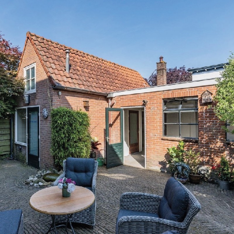Bakstenen tuinhuis met terras in Bussum, voor interieurontwerp
