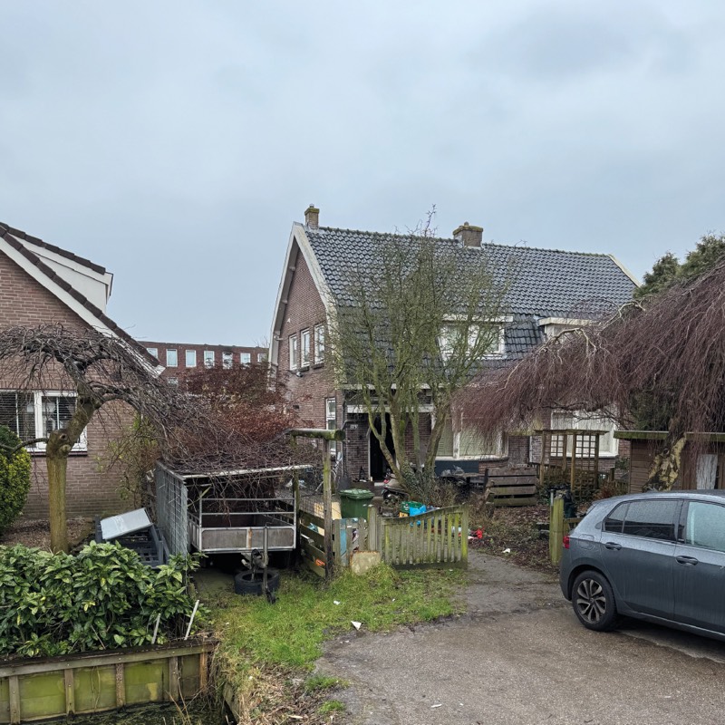 Bestaande woning met tuin in Amsterdam, voor renovatie en uitbouw